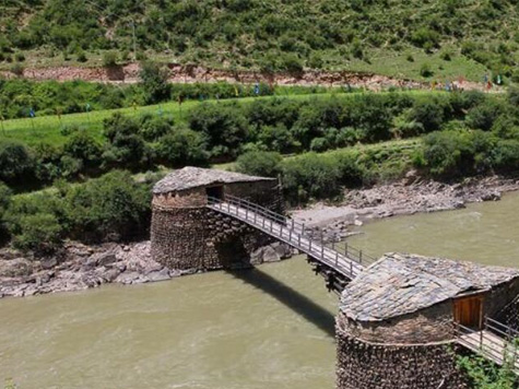 我很較牛的木橋不用一釘一鉚六百年不倒，紅軍長(zhǎng)征曾經(jīng)過(guò)